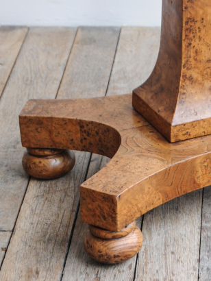 Regency Burr Elm Pedestal Table