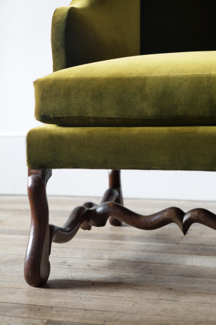 17th Century Walnut 'Os de Mouton' Settee