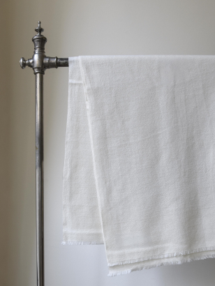 Light Weight Cashmere Shawl in White Chocolate