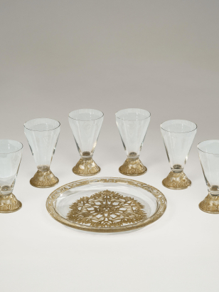 Rare Set of Six Chasse Chiens Glasses and Plate by Lalique