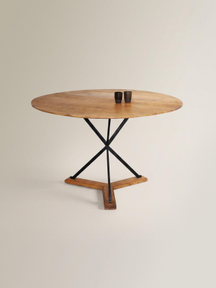 Round Drapers Table