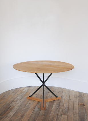 Round Drapers Table