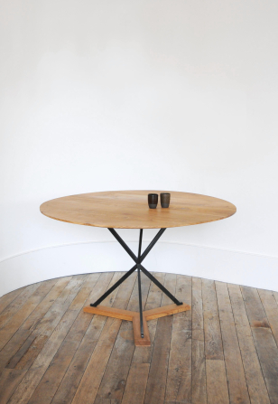 Round Drapers Table