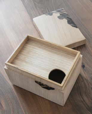 Inlaid 'Kiribako' Gift or Tea Box by Motokazu
